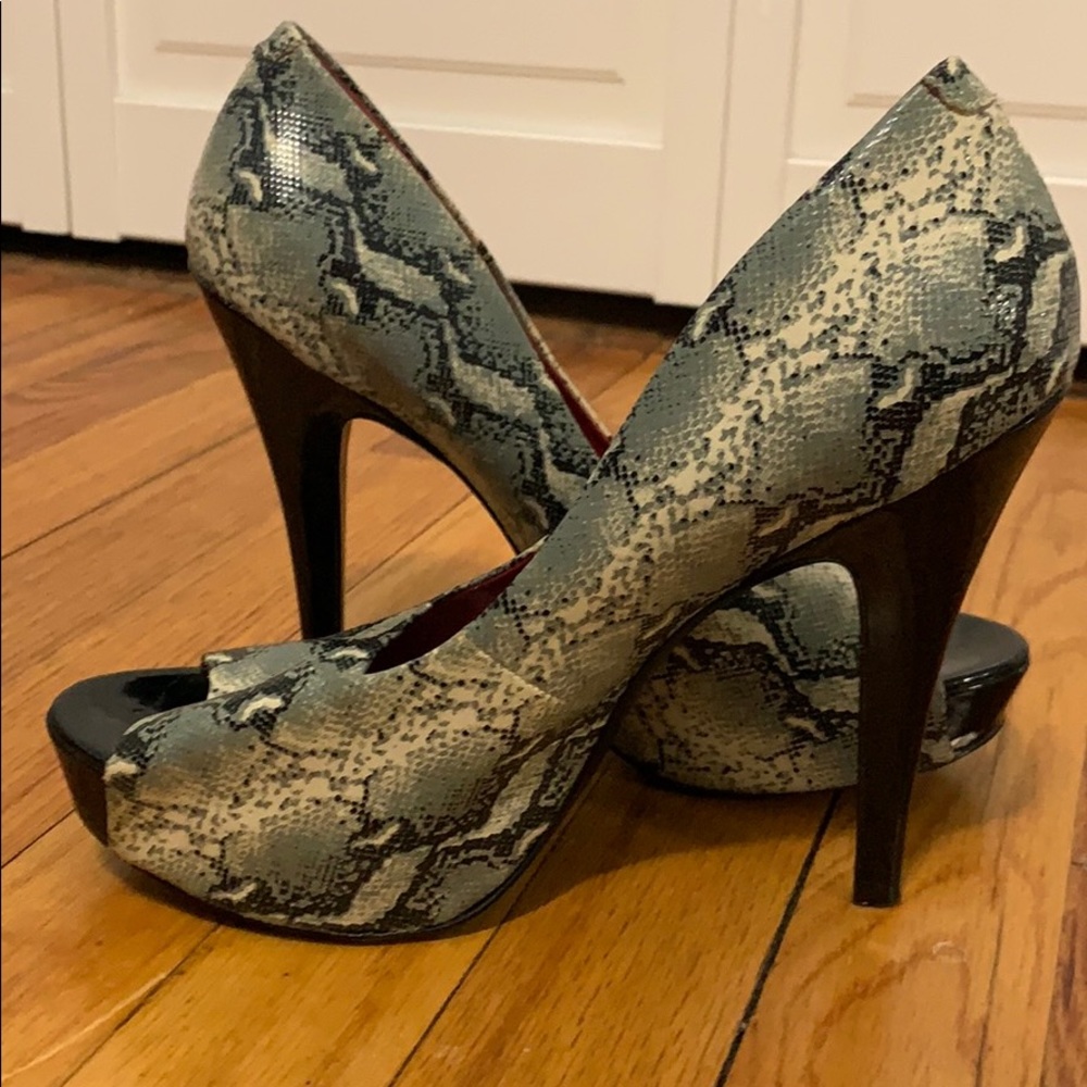 Jessica Simpson heels